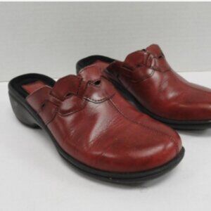 EUC CLARKS Artisan Collection Burgundy Dellwood Rose Slip On Clogs Womens Size 8